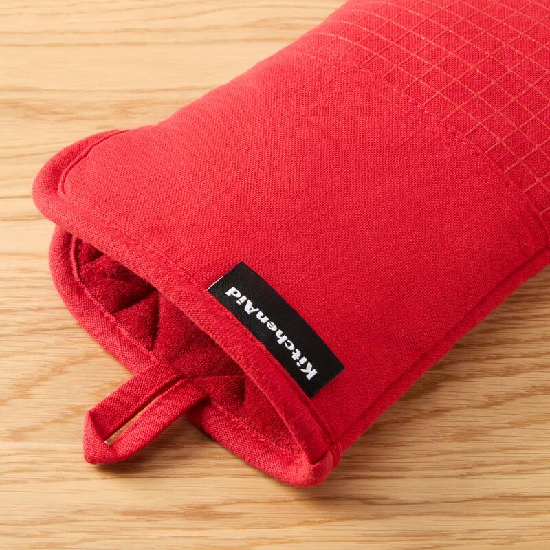 KITCHENAID Gourmet Series Gridlines Oven Mitts 2-Pack Set, Heat Resistant up to 600°F, Soft Silicone Grip, Magnetic Cuff