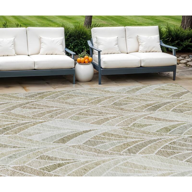 HomeRoots Geometric Transitional Rectangle Outdoor Rug - 10' X 14'
