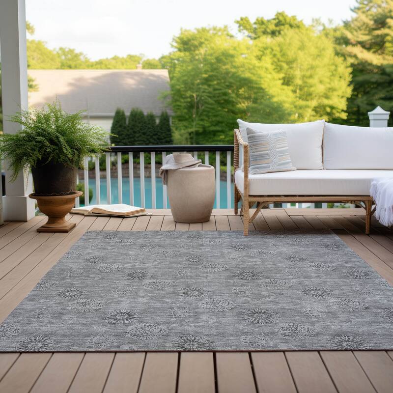 Machine Washable Indoor/ Outdoor Chantille Floral Burst Rug