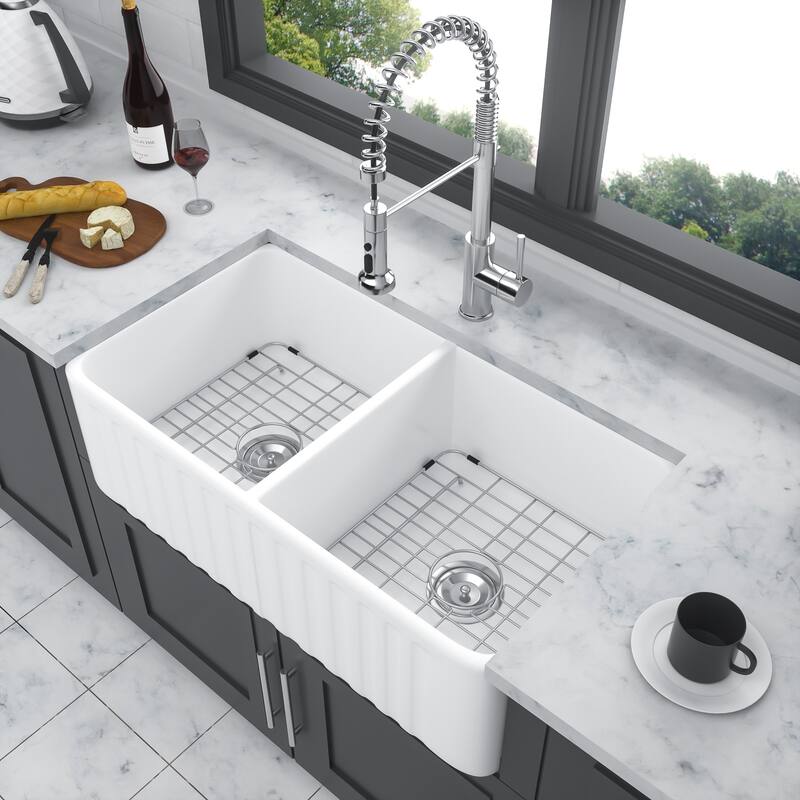 33'' Farmhouse Ceramic Double Bowl Kitchen Sink in White - 33'' x 18'' x 10''
