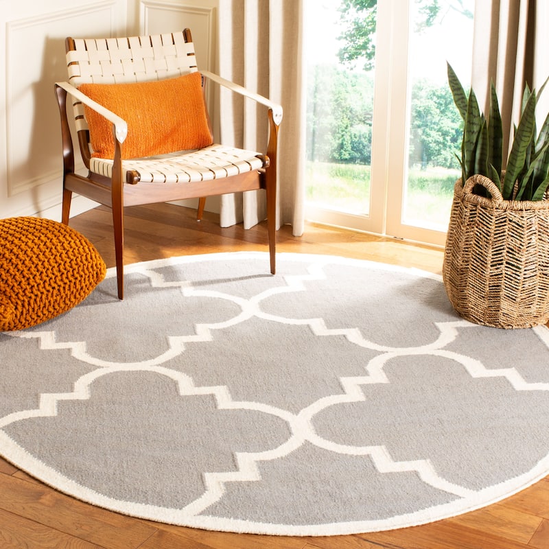 SAFAVIEH Handmade Flatweave Dhurries Jinan Modern Moroccan Wool Rug - 6' Round - Grey/Ivory