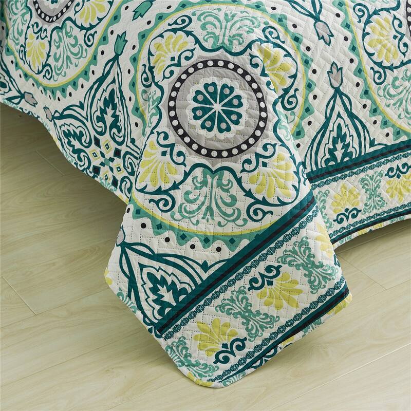 3 Piece Reversible Medallion Quilt Set All Season Bedding Set