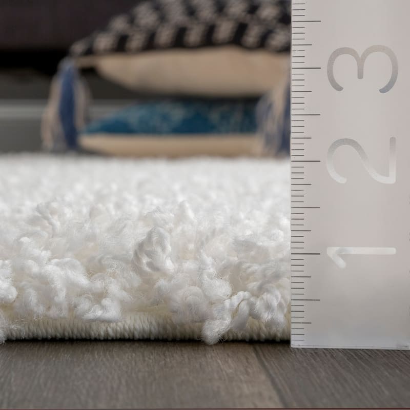 Nuloom Gwenyth Solid Shag Area Rug