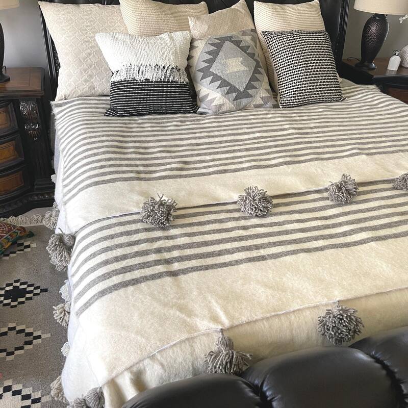 Hand-woven Wool Pom Pom Blanket Off-White With Stripes