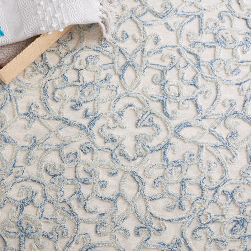 Martha Stewart by SAFAVIEH Handmade Siegharda Wool Rug