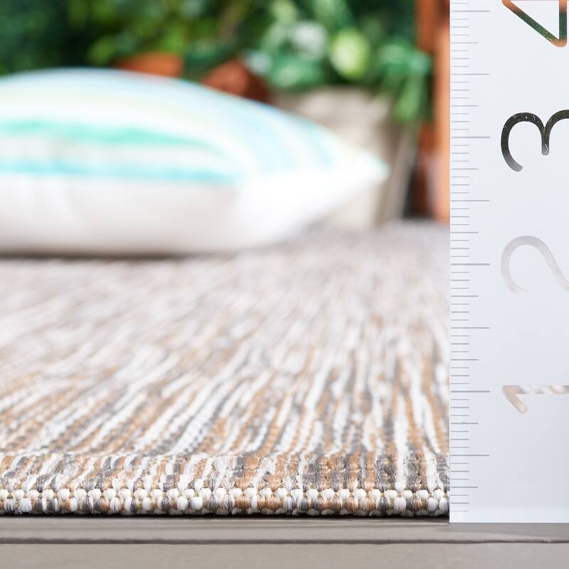SAFAVIEH Courtyard Golupka Transitional Indoor/Outdoor Rug