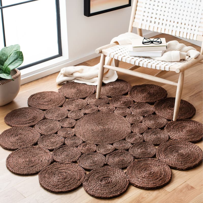 SAFAVIEH Handmade Natural Fiber Maita Country Jute Rug - 4' Round - Brown