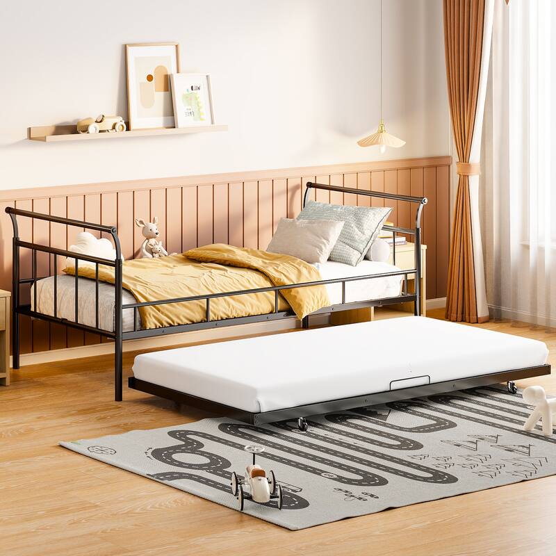 Metal Daybed with Curved Handle Design