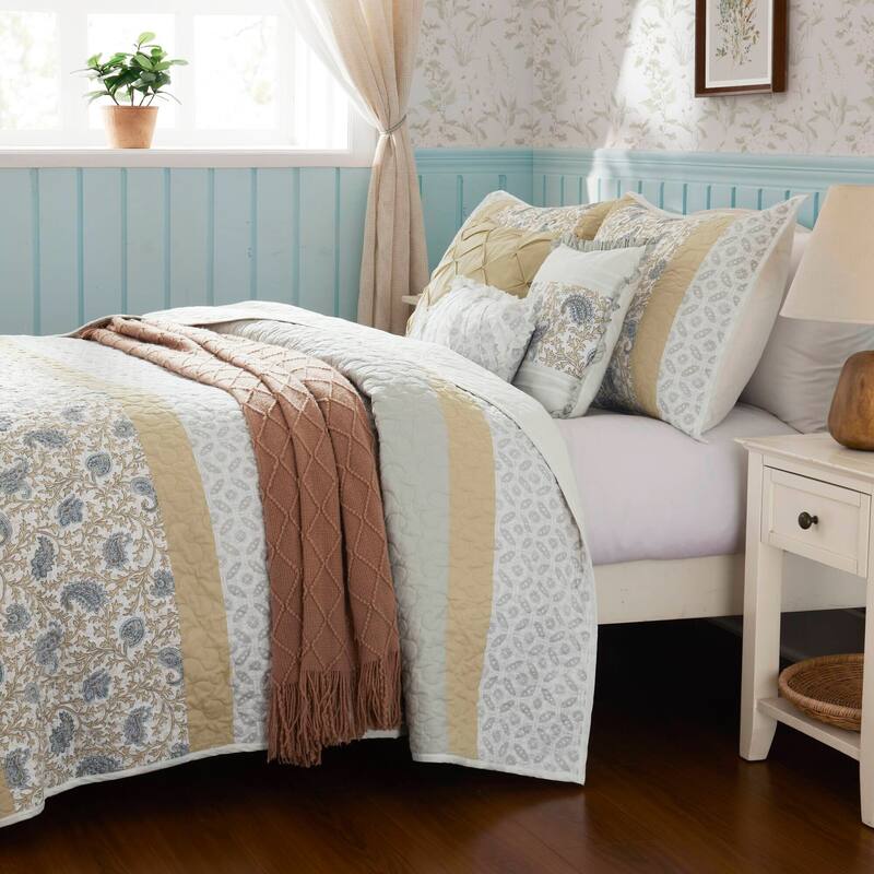 Madison Park Vanessa 6 Piece Cotton Percale Quilt Set with Throw Pillows