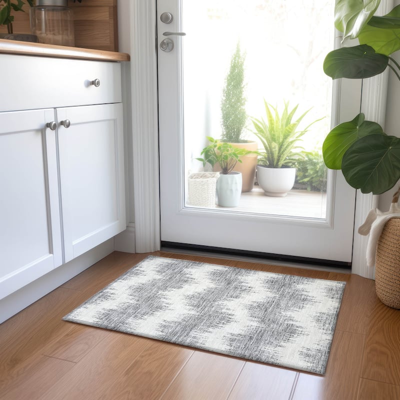 Machine Washable Indoor/ Outdoor Chantille Modern Chevron Rug