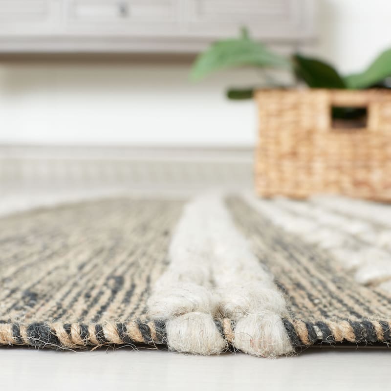 SAFAVIEH Natural Fiber Cressie Jute & Wool Fringe Rug