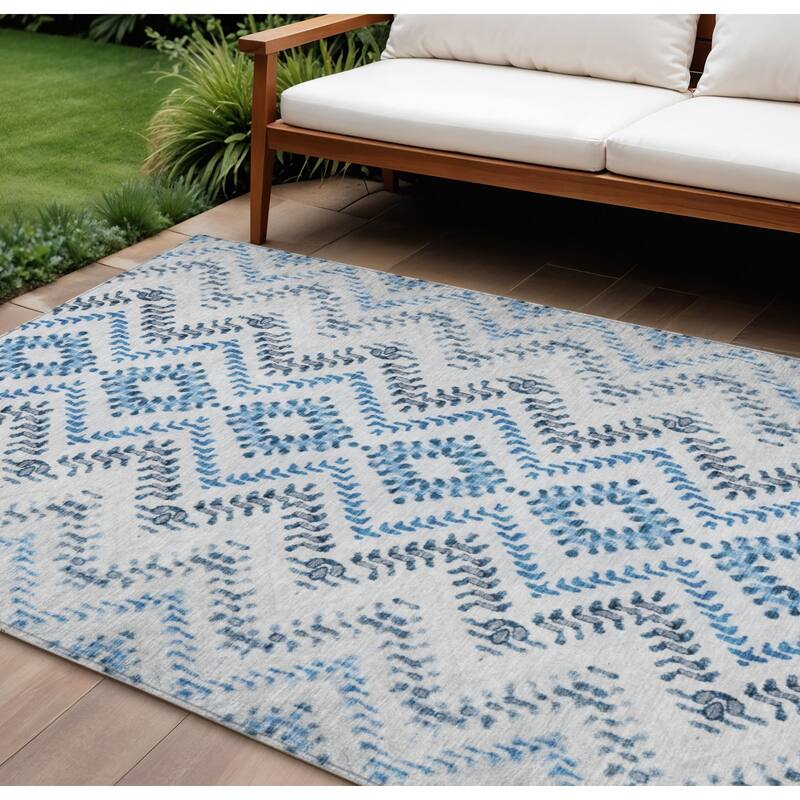HomeRoots Geometric Transitional Rectangle Outdoor Rug - 10' X 14'