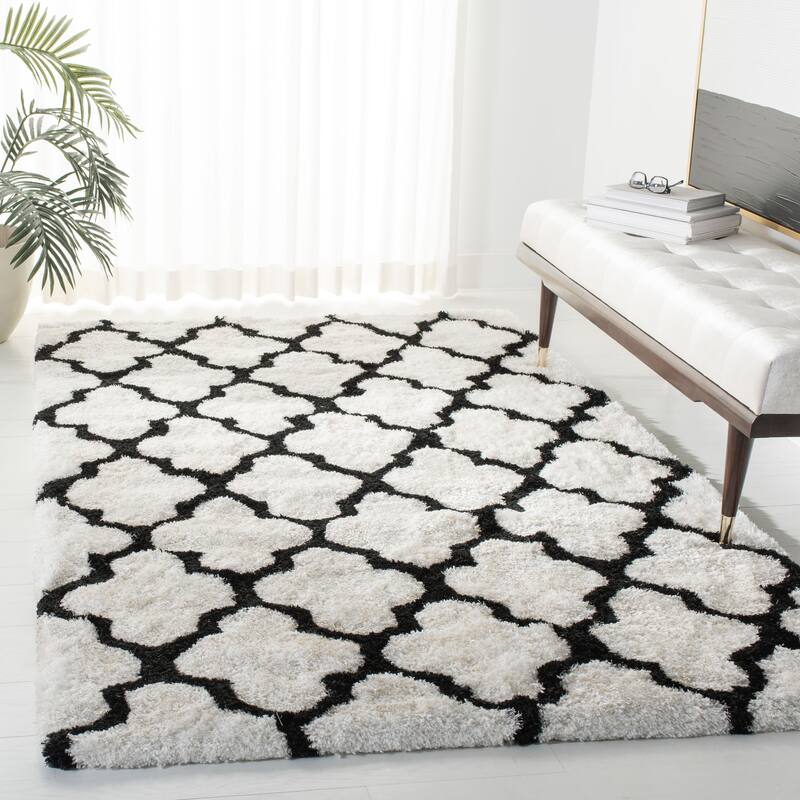 SAFAVIEH Handmade Barcelona Shag Kiyo Polyester Rug - 4' x 6' - Ivory/Black