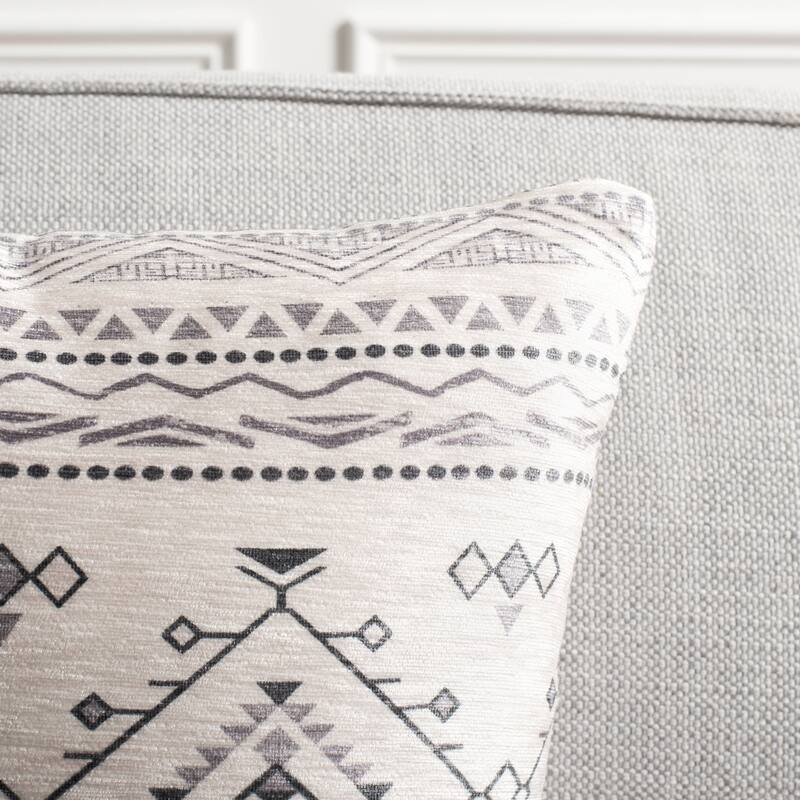 SAFAVIEH Eelkje Pillow