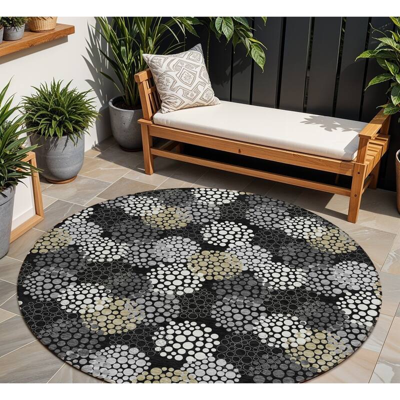 HomeRoots Polka Dot Transitional Rectangle Outdoor Rug - 8' Round
