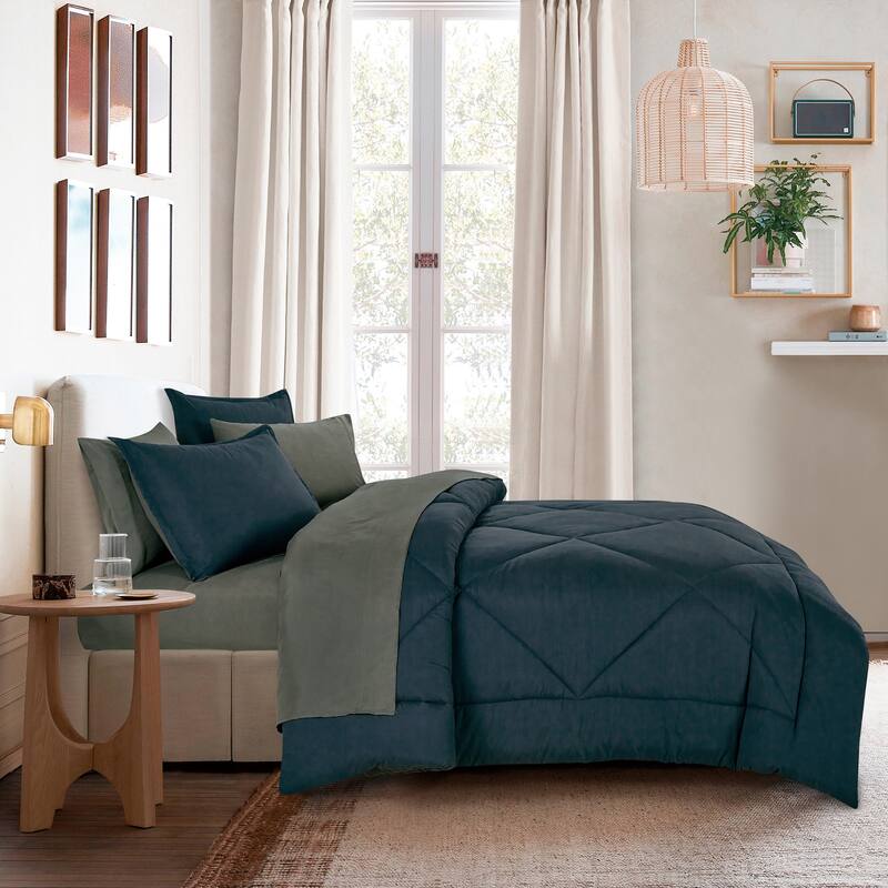 7 pieces bed in a bag reversible comforter set - Oversized King - Blue/Grey