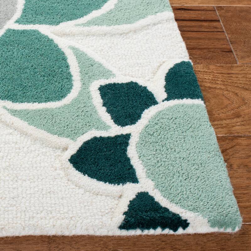 SAFAVIEH Handmade Kids Khadijah Floral Wool Rug