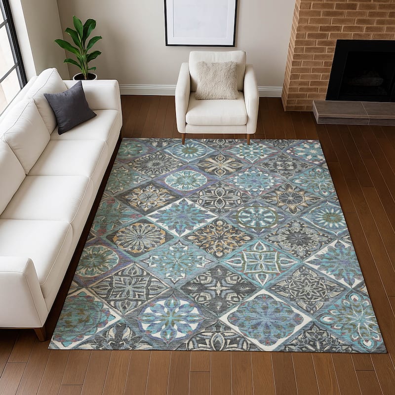 Machine Washable Indoor/ Outdoor Traditional Mosaic Chantille Rug