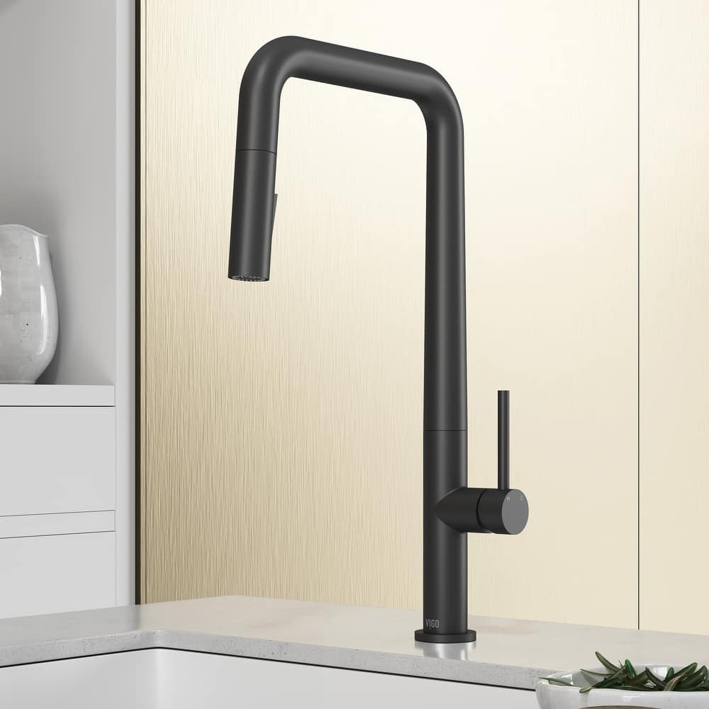 VIGO Parsons 18" H Single Handle Pull-Down Sprayer Kitchen Faucet