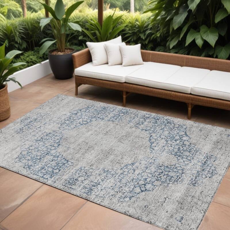 HomeRoots Oriental Traditional Rectangle Outdoor Rug - 10' X 14'