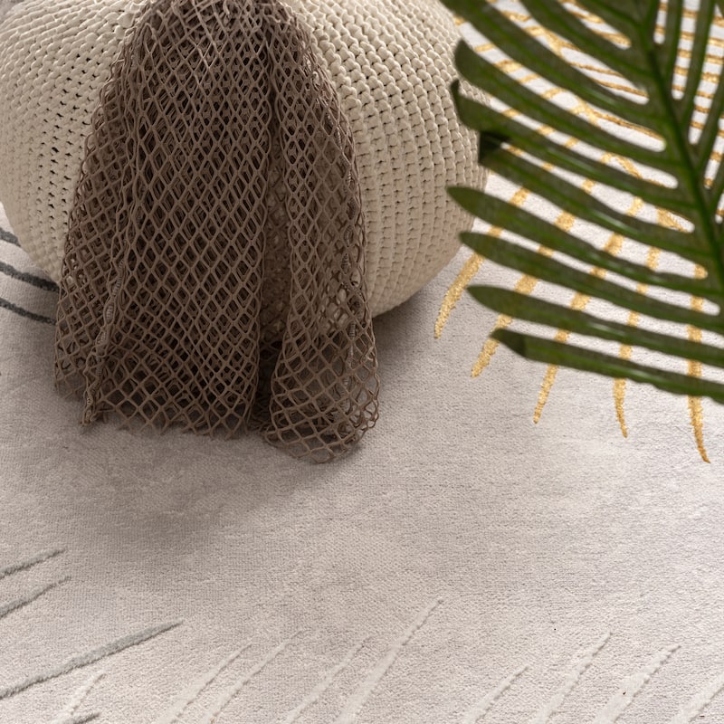 Elegant Area Rug with Textured Palm Leaf Design