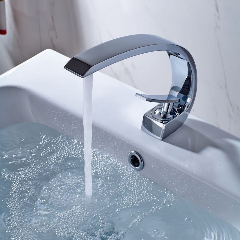 Polished Chrome Faucet Single Handle Single Hole Bathroom Faucet with Supply Hose