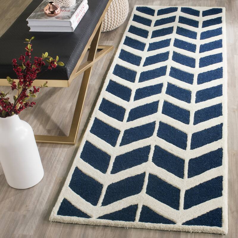 SAFAVIEH Handmade Cambridge Saskia Modern Moroccan Wool Rug - 2'6" x 8' Runner - Navy/Ivory