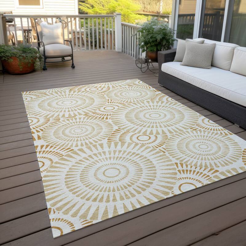 Machine Washable Indoor/ Outdoor Chantille Contemporary Burst Rug - Gold - 2'6" x 3'10"