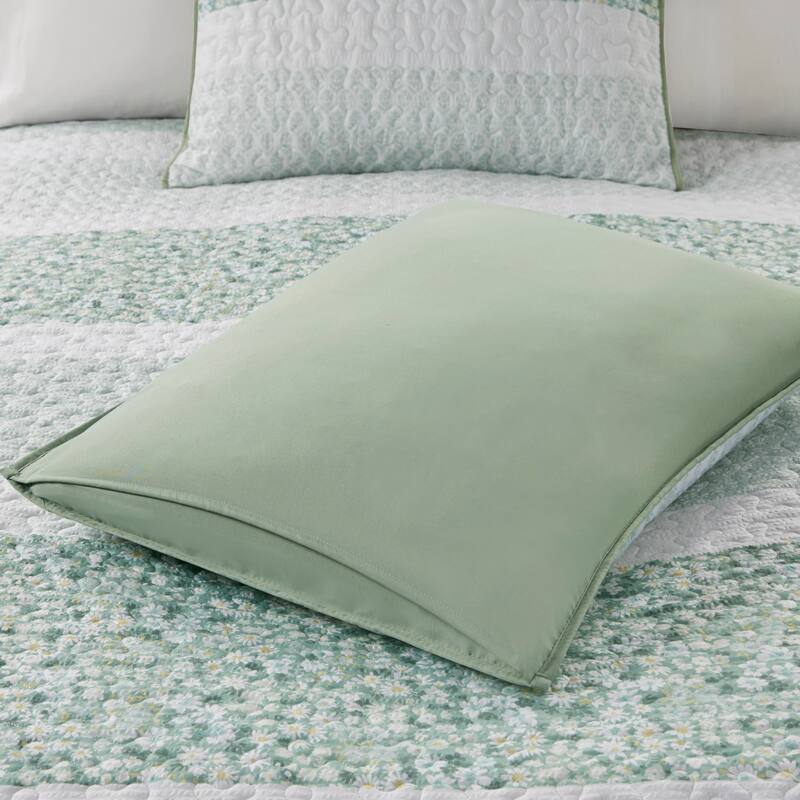 Madison Park Evian 4 Piece Seersucker Quilt Set with Throw Pillow