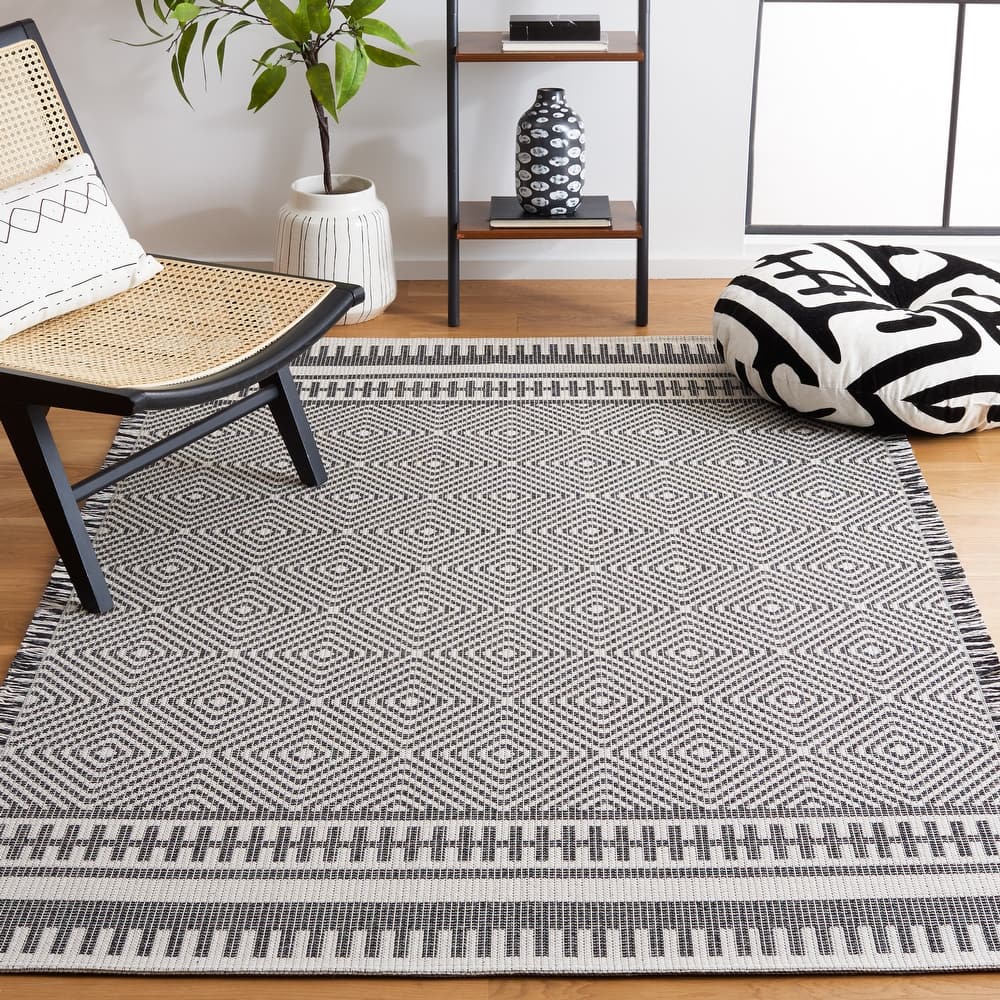 SAFAVIEH Augustine Kerry Geometric Fringe Rug
