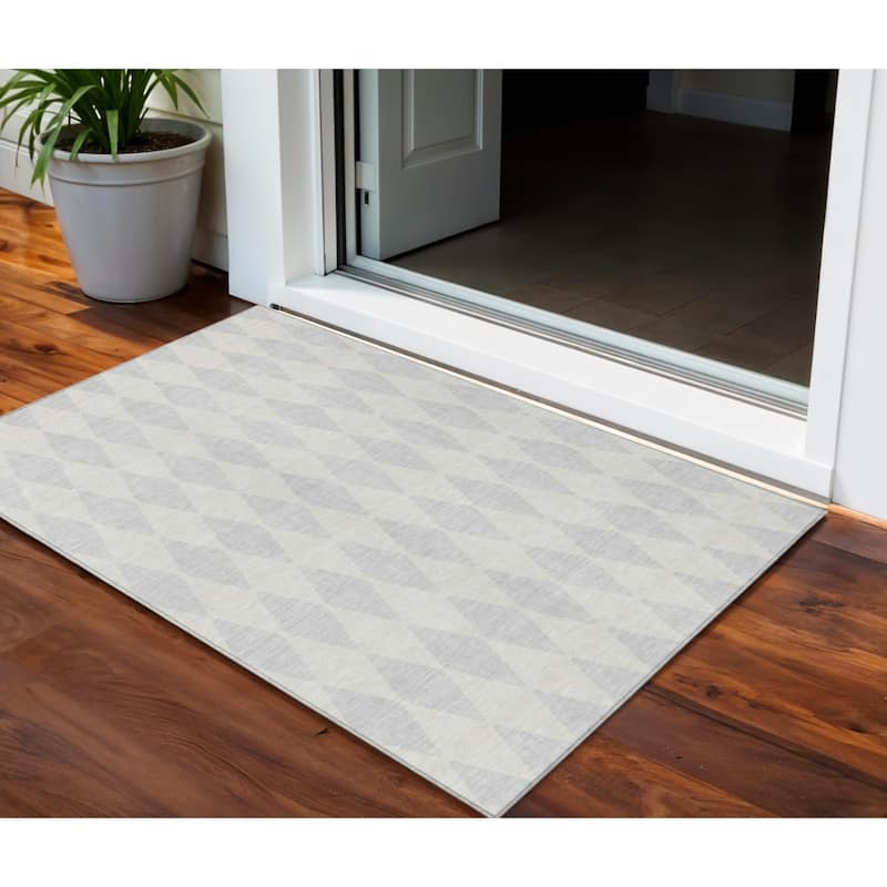 HomeRoots Geometric Transitional Rectangle Outdoor Rug - 3' x 5'