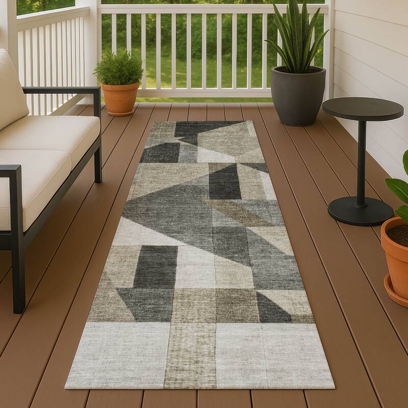 Machine Washable Indoor/ Outdoor Modern Geo Chantille Rug - Pewter - 2'3" x 7'6"