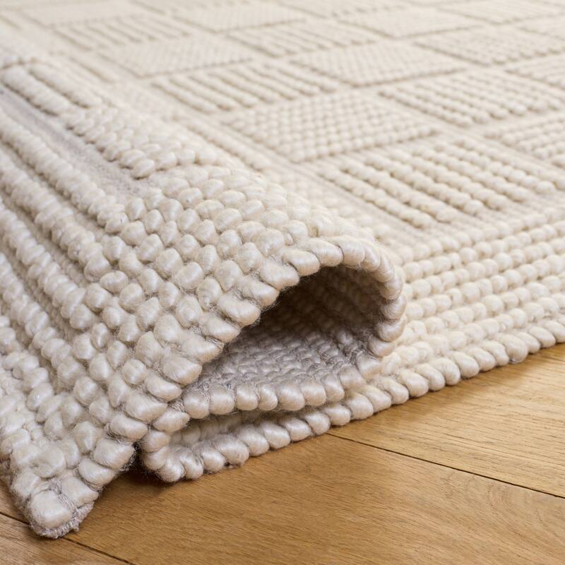 SAFAVIEH Handmade Natura Vizma Raised Textured Wool Blend Rug