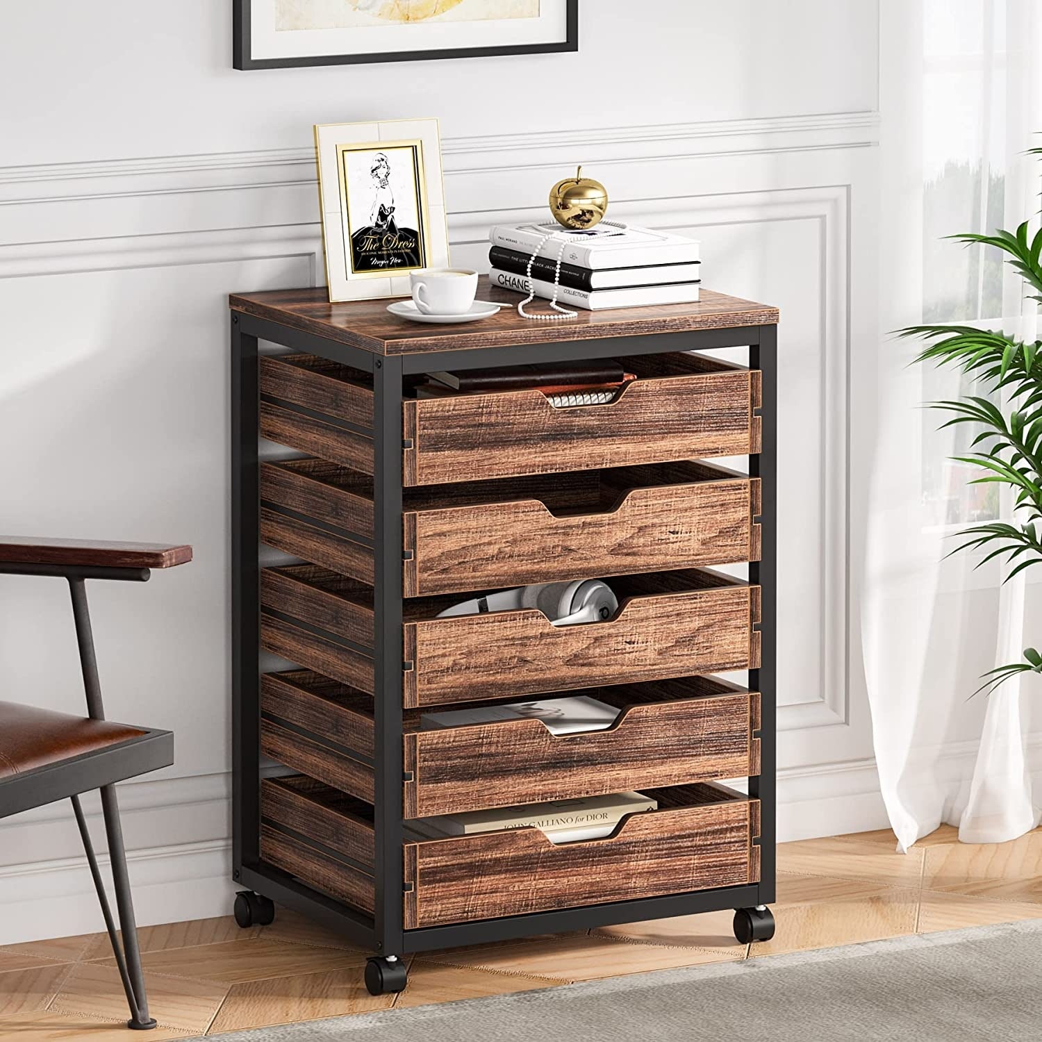 Dresser shop on wheels