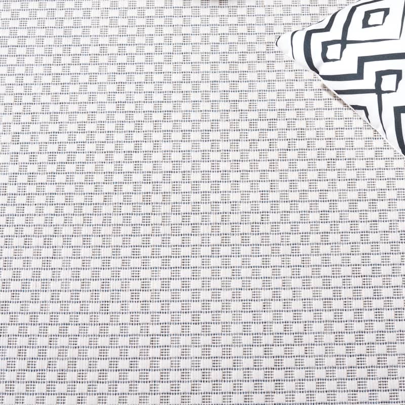 SAFAVIEH Courtyard Vickie Indoor/ Outdoor Waterproof Patio Backyard Rug