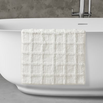 J. Queen New York Cameron Tufted Bath Rug