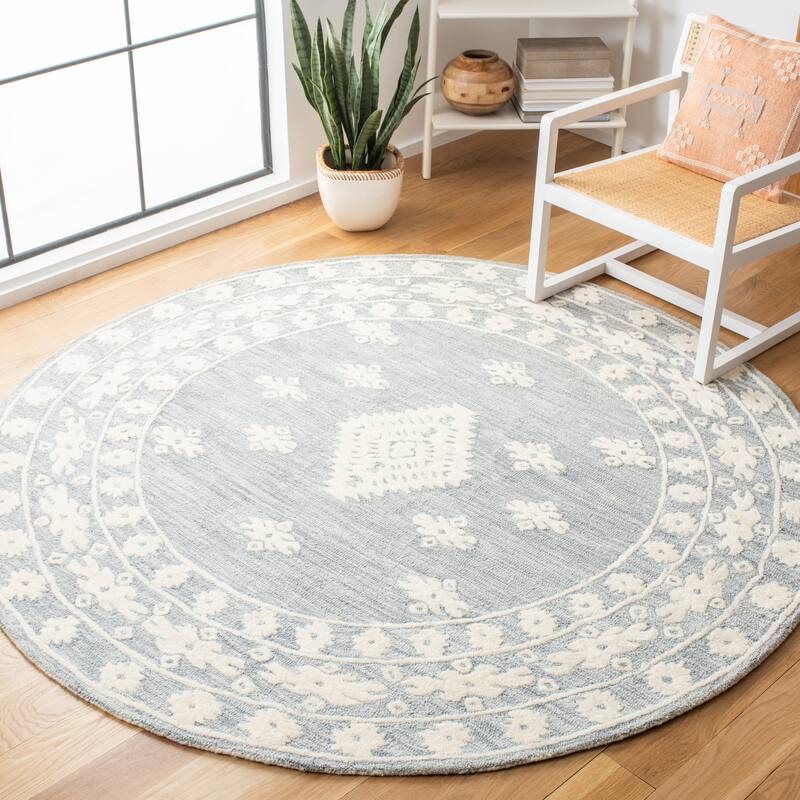 SAFAVIEH Handmade Aspen Nusreta Rustic Boho Wool Rug - 7' Round - Light Grey/Ivory