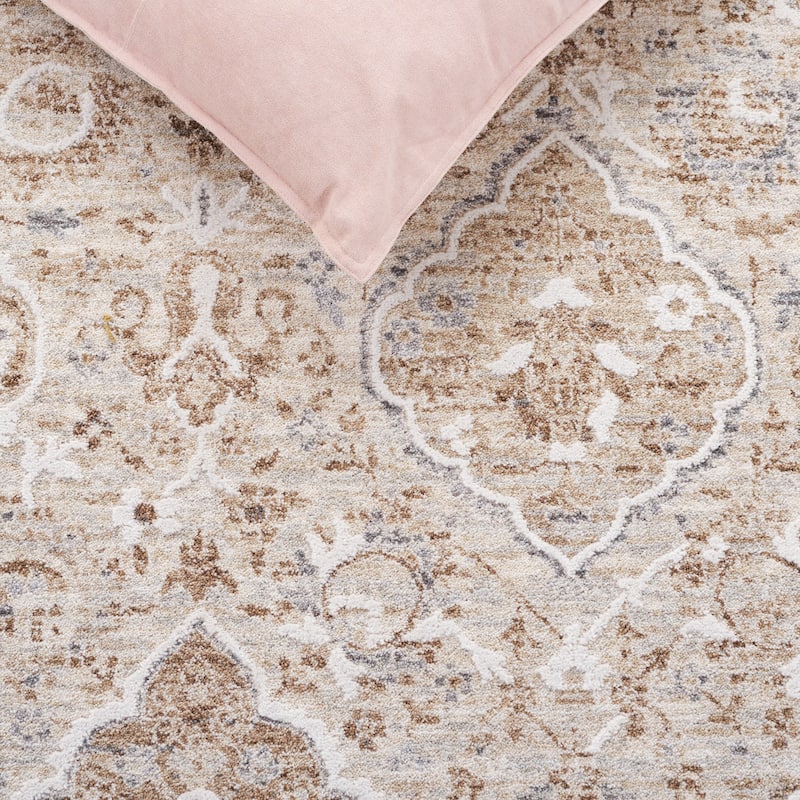 SAFAVIEH Finley Aristi Traditional Oriental Rug
