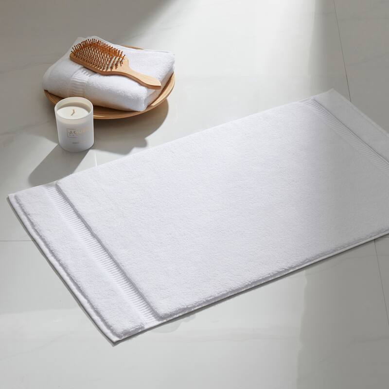 J. Queen New York Belmore Bath Mat - White