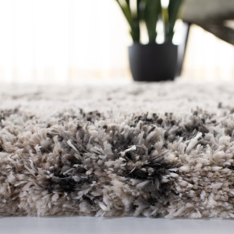 SAFAVIEH Iceland Shag Kimberlee Flokati 2.6-inch Thick Rug