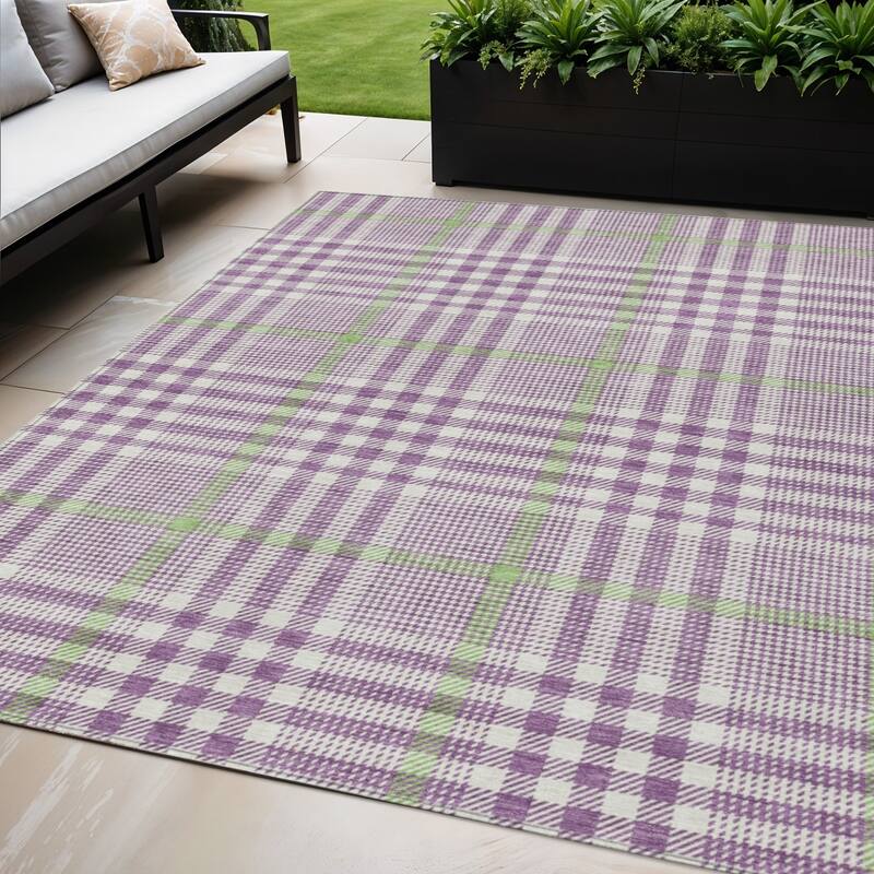 HomeRoots Plaid Transitional Rectangle Outdoor Rug - 5' X 8'