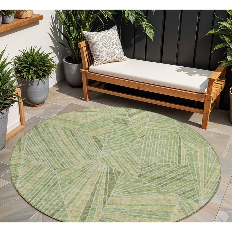 HomeRoots Geometric Transitional Rectangle Outdoor Rug - 8' Round