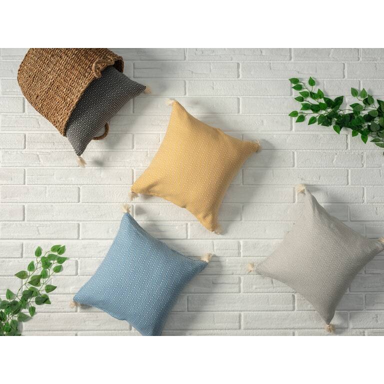 HomeRoots 18" X 18" Light Gray 100% Cotton Geometric Zippered Pillow