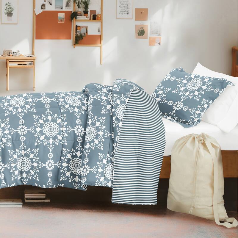 8pc Twin XL Pattern Dorm Bedding Bundle - Daisy Medallion Lblue - Twin XL