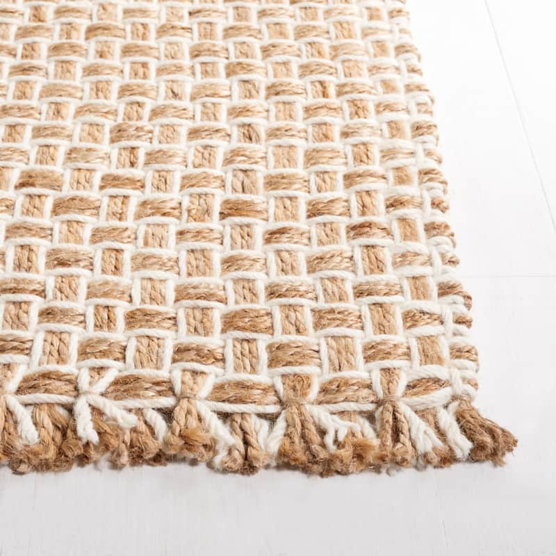 SAFAVIEH Handmade Natural Fiber Siena Farmhouse Fringe Jute Rug