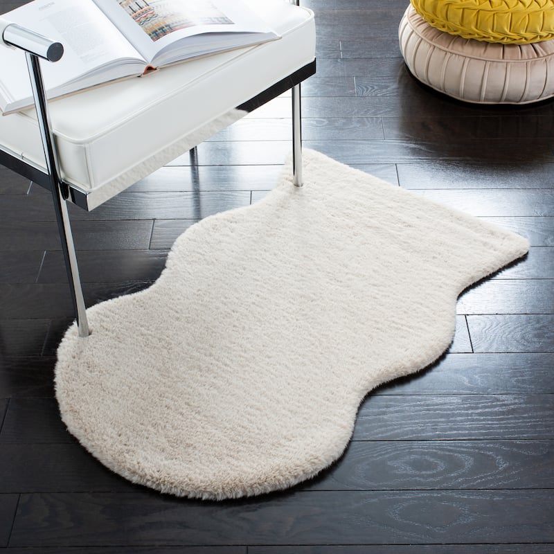 SAFAVIEH Faux Sheep Miguela Hariklia 2.4-inch Thick Rug - 2' x 3' - Beige