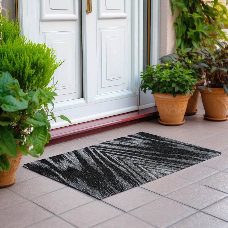 Machine Washable Indoor/ Outdoor Chantille Modern Chevron Rug - Black - 1'8" x 2'6"