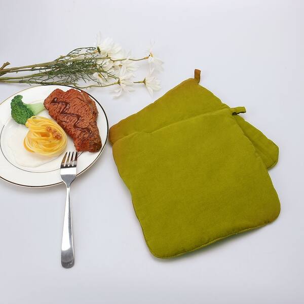 https://ak1.ostkcdn.com/images/products/is/images/direct/b0806a12935e33ef5adf0cbeede39e7c814e42c1/Cotton-Oven-Mitts-Heat-Resistant-Olive-Green-Gloves-Pot-Holders-1-Pair.jpg?impolicy=medium