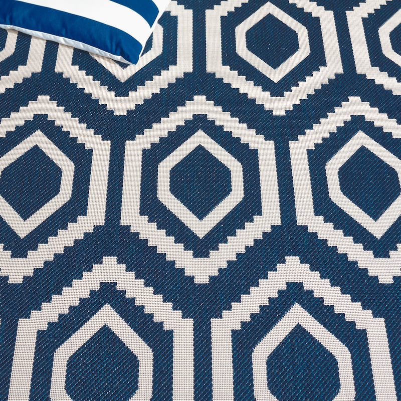 SAFAVIEH Courtyard Carolee Indoor/ Outdoor Patio Backyard Rug