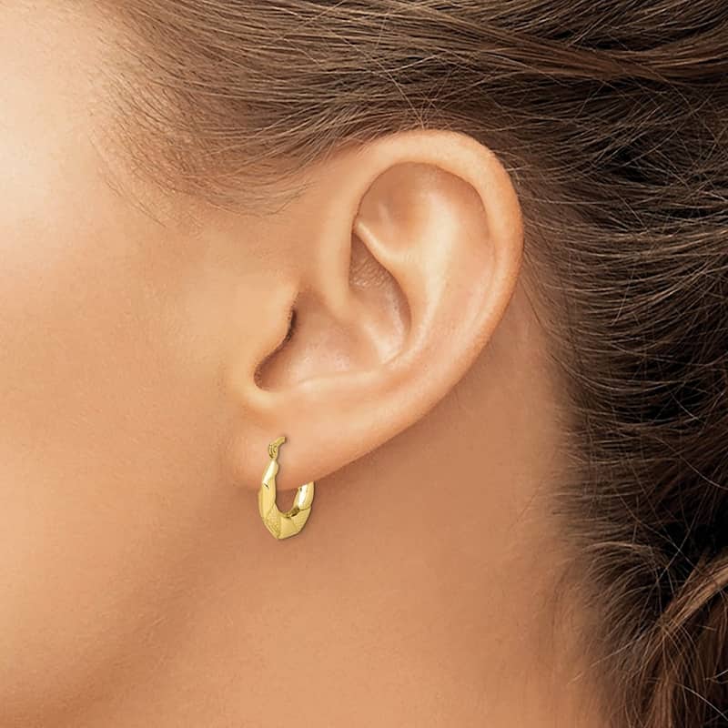 Curata 10k Yellow Gold Scalloped Textured Hoop Earrings (16mm)